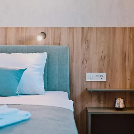 Luxury Luana Malinska