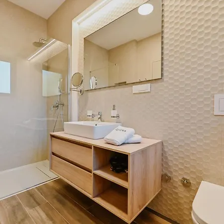 Luxury Luana مالينسكا