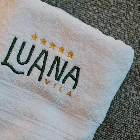 Luxury Luana Malinska