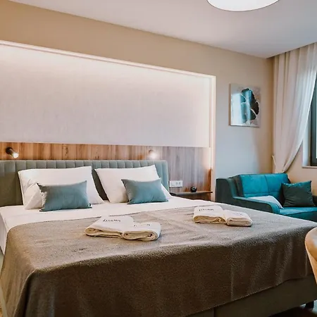 Luxury Luana 말린스카