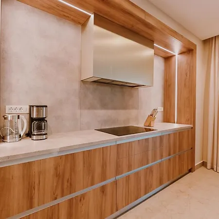 Luxury Luana مالينسكا