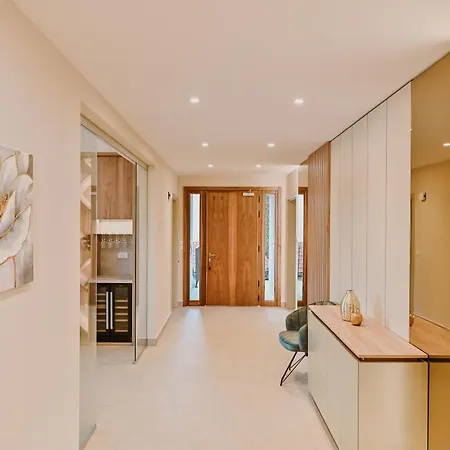 Luxury Luana مالينسكا