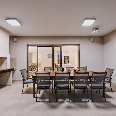 Luxury Luana مالينسكا