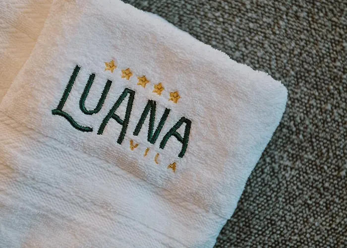 Luxury Luana Malinska