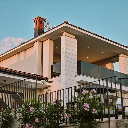 Luxury Luana Villa